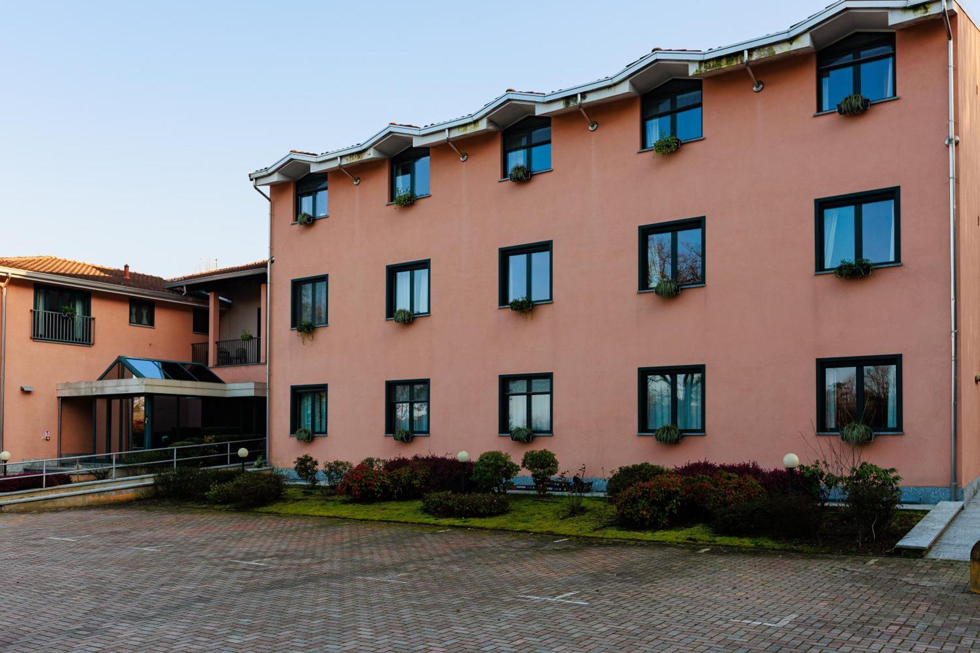 Hotel Villa Delle Rose - Malpensa Оледжо Экстерьер фото